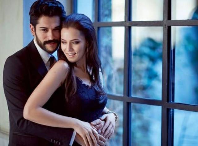 ما سبب حيرة بوراك وفهرية في تحديد مكان زفافهما؟
