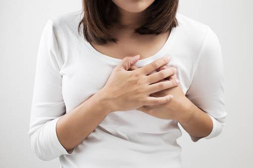إذا شعرتِ بهذه العوارض.. فإنك ستتعرضين لأزمة قلبية!