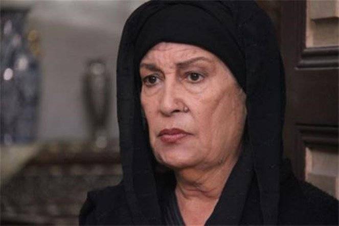 الكبيرة منى واصف تزفّ ابنها شهيدا..