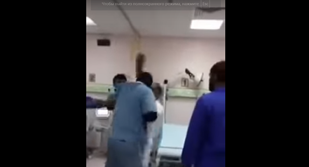 بالفيديو...ضرب مبرح لطبيب بالحذاء داخل مستشفى