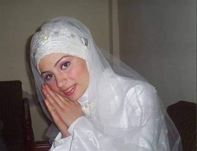 في لبنلن طلبت منه الطلاق فاخترقت رصاصته صدرها وقتلها وجنينها..