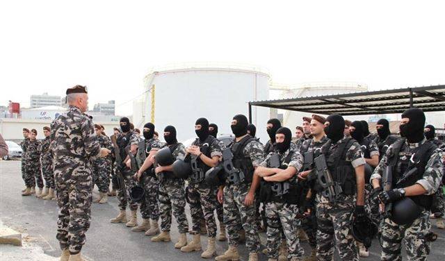 افادت معلومات صحفية عن إصابة عنصر في أمن الدولة بإطلاق نار من قبل مجهولين في منطقة ببنين على أوتوستراد جرد القيطع فجرا.