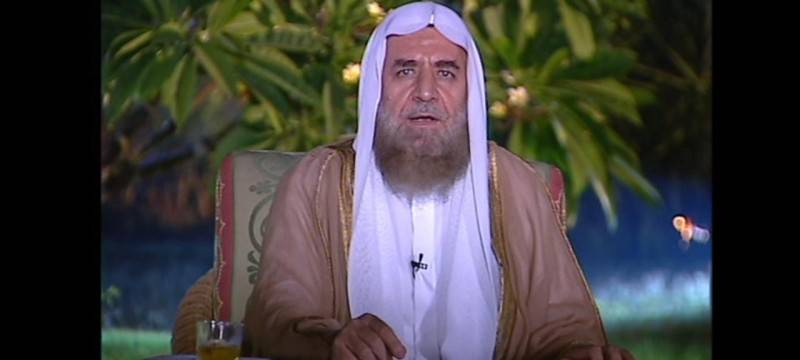بالصور: ماذا يفعل العرعور أثناء خروج المسلحين من حلب؟