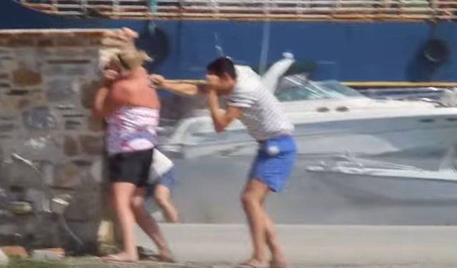 شاهد.. لهذا السبب لا يجب عليك الوقوف أمام محرك الطائرة!