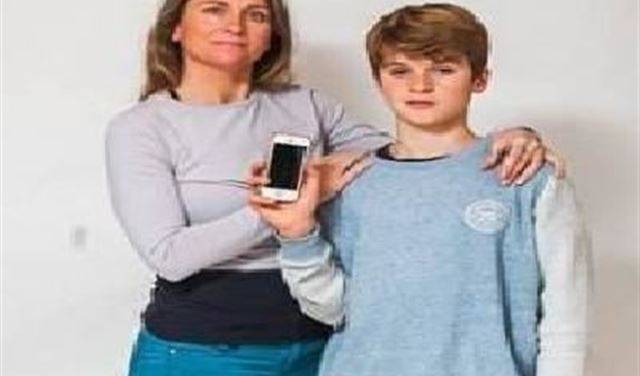 بعد مصادرتها هاتف ابنها.. اكتشفت الأم امراً مثيراً!