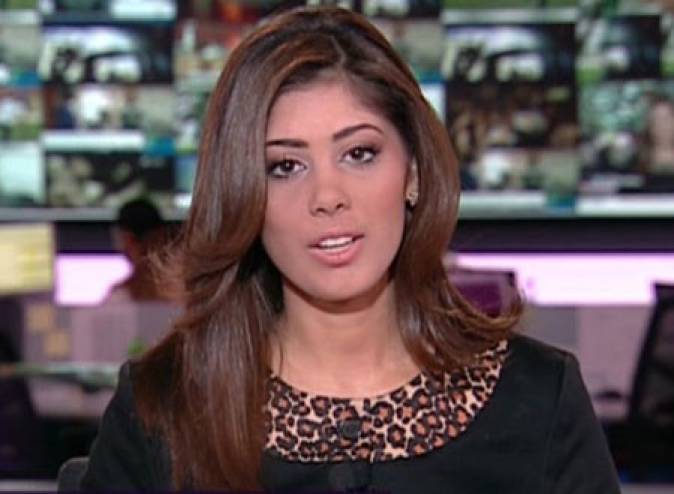 بالفيديو: موقف محرج جدا لمذيعة عربية شهيرة مباشرة على الهواء.. وهذا ما فعلته!