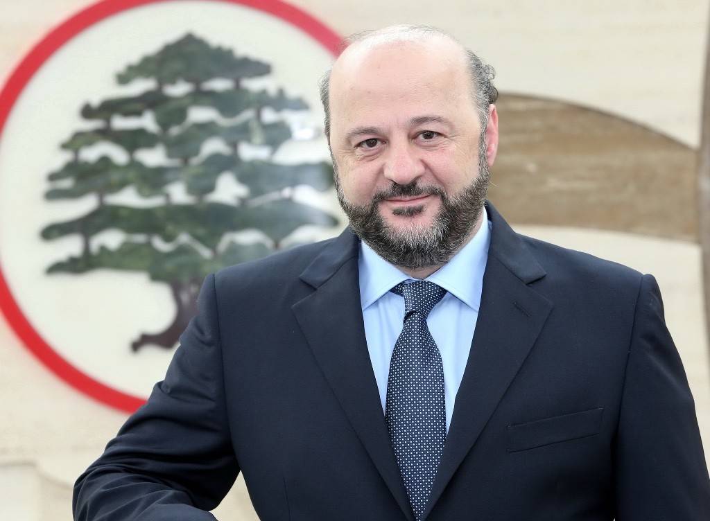 الرياشي يتسلم مهامه من جريج ظهر غد