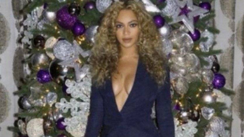 بالصور والفيديو: من أجمل بيونسي أو زينة العيد؟