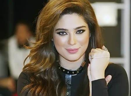 بالصورة: نادين ويلسون نجيم بأقصر فستان.. وحامل؟