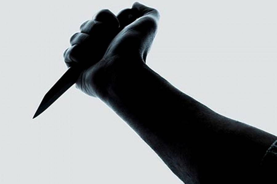لاعبة شهيرة تتعرّض للطعن داخل منزلها.. وهذه التفاصيل!