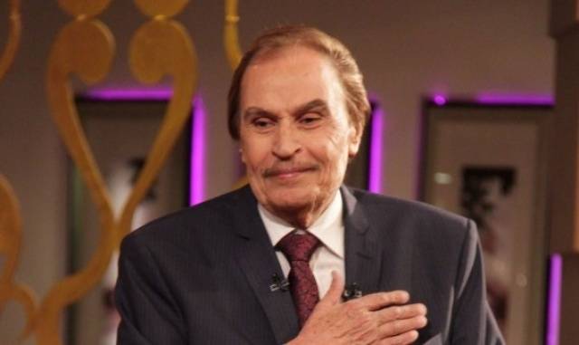 عزت العلايلي يشعر بالإهانة.. ما الذي حدث وما علاقة نيللي كريم؟