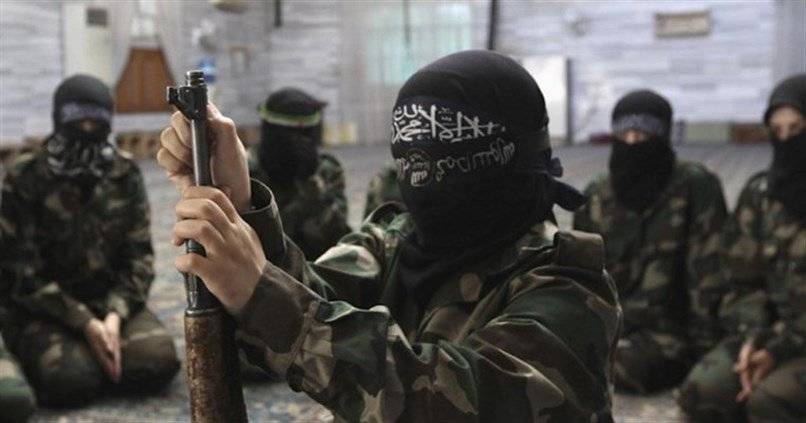 أم لبنانيّة «تسحب» ابنها من بين «أنياب» داعش في اللحظات الأخيرة، ولكن..!