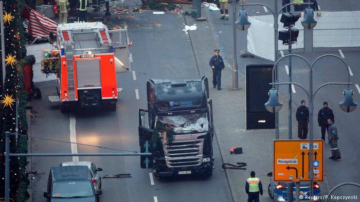 قوات خاصة تفتش مركز إيواء للاجئين في برلين عقب حادث الدهس