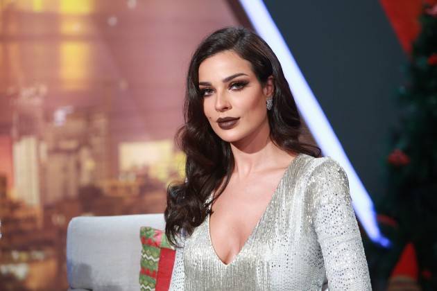 نادين نجيم بفستان قصير وجريء – بالصور