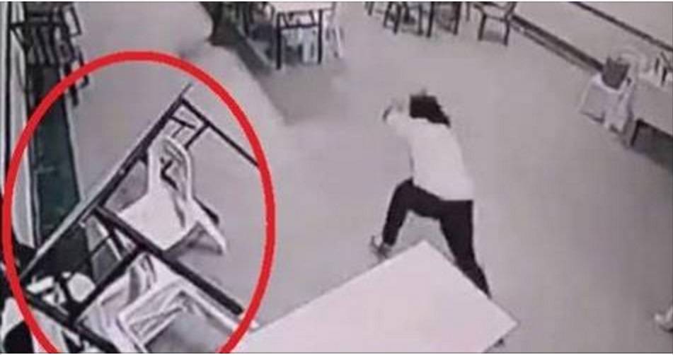 بالفيديو: لقطات مرعبة لروح شريرة تطارد سيدة وتثير رعبها!