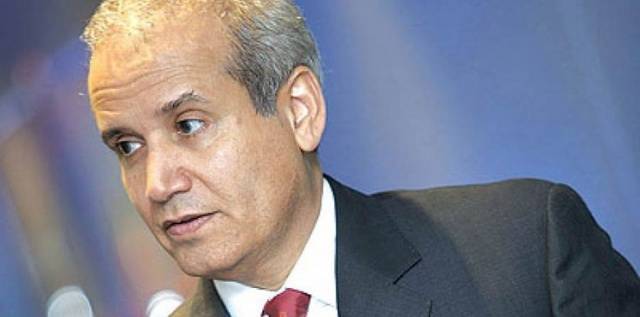 بالصورة: الإعلامي السعودي عبد الرحمن الراشد يوّدع عزوبية 60 عاماً مع ريما مكتبي
