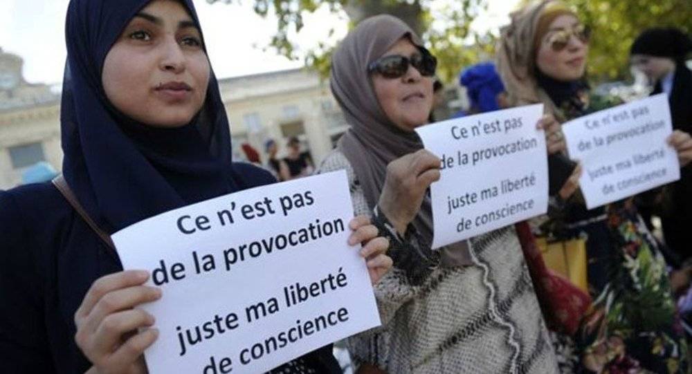 الحجاب يتسبب في طرد مسلمة من حفل بمقر بلدية فرنسية
