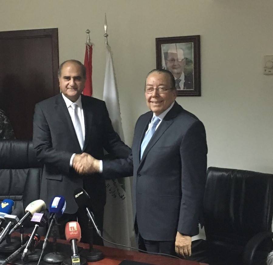 الخطيب يتسلَّم مهامه في 