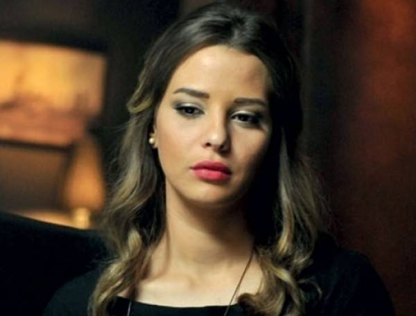 بالصورة- ممثلة مصرية تطلق النار على زميلتها!