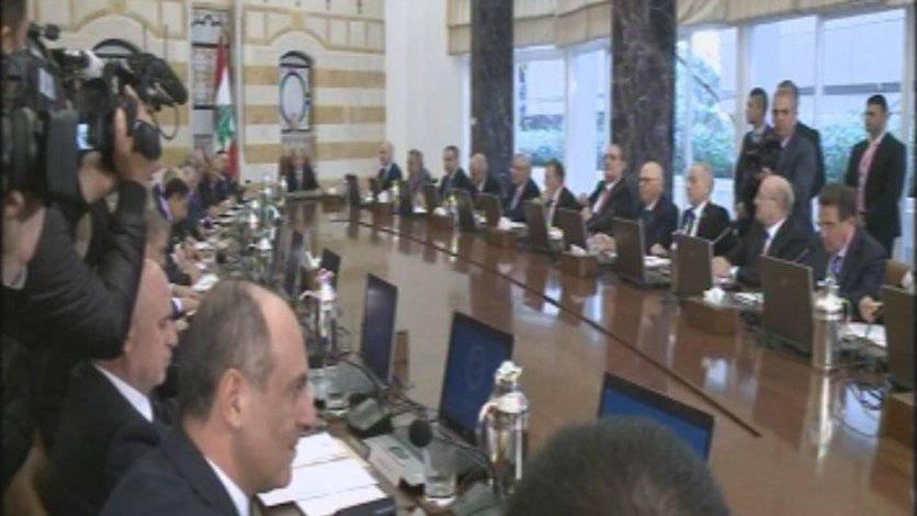 بالصورة... أول جلسة لحكومة الرئيس سعد الحريري في قصر بعبدا برئاسة عون