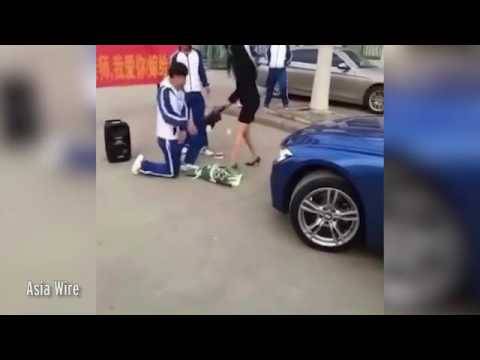 بالفيديو: طالب يطلب يد معلمته للزواج... شاهد ماذا فعلت!!