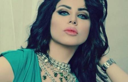 حليمة بولند تثير ضجة بفستان زفافها.. زوجها الثاني!