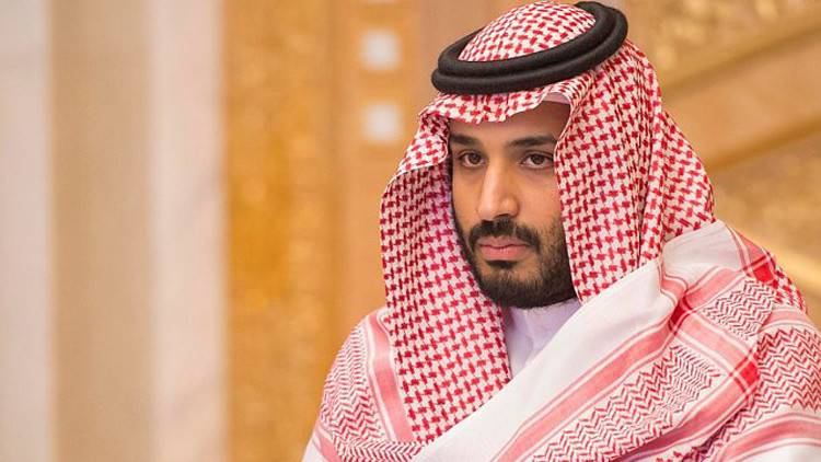 بالصور.. محمد بن سلمان يخلع البشت!