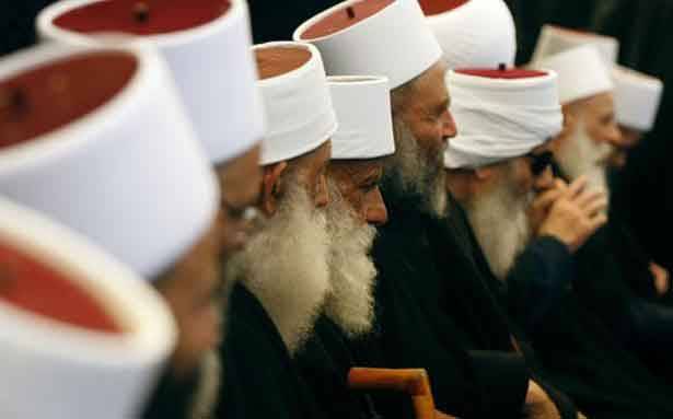 لا نسبية عند جنبلاط ومرتاح لموقف نصرالله ومعارضوه يحذرون