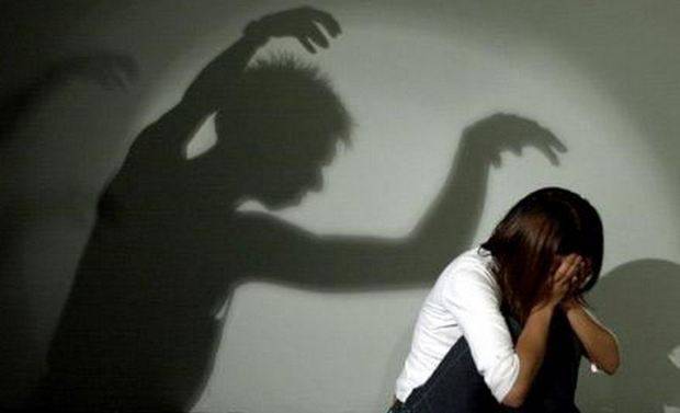داوم على اغتصاب بناته الثلاث وأنجب منهن أطفالا!