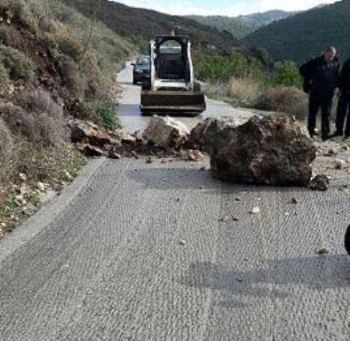اليكم ما جرى على طريق بلدة كفرحي في البترون