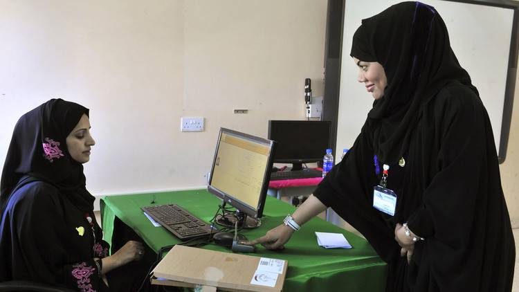 فوز 7 نساء في الانتخابات البلدية بسلطنة عمان
