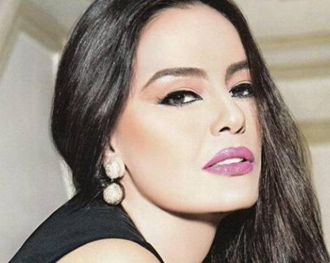 بالفيديو - شريهان تتسبب في دخول مخرج للعناية المركزة