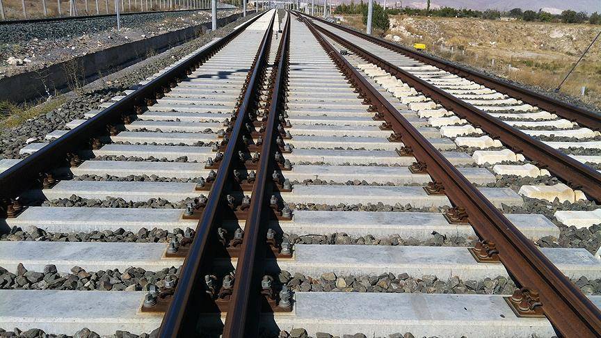 العراق يعتزم ربط سكك حديديه بـ إيران
