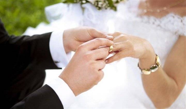 بالصورة - نجم كرة القدم البرازيلي يتزوّج من لبنانية في حفل ضخم.. من العروس والعريس؟!