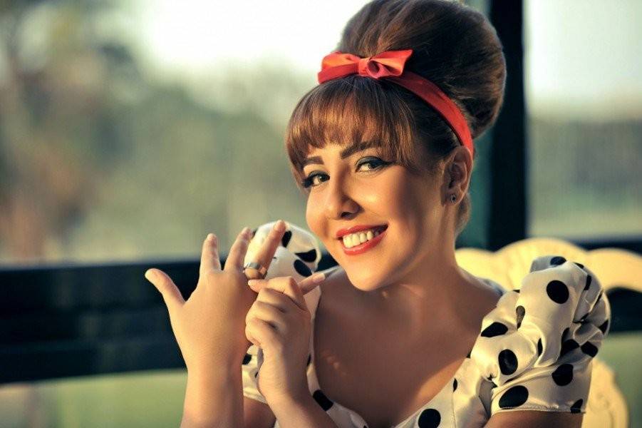 بالفيديو: مي كساب ترفض نشر صورة ابنتها.. لهذا السبب!