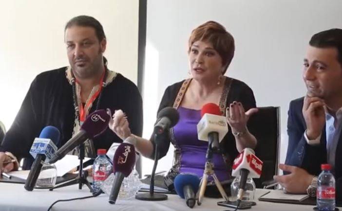 لبلبة تنفعل على صحافية: "إنتِ إيه لي مزعّلك"؟