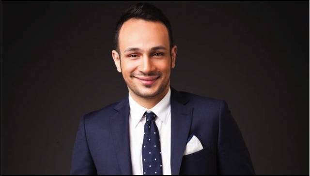 صورة - قبلة حارة وجريئة من نجم ستار اكاديمي محمد عطية لهذه الشخصية الشهيرة