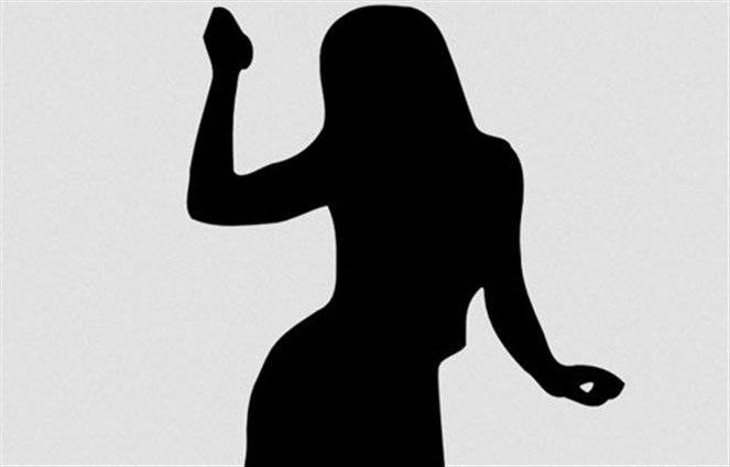 فنانة لبنانية "جديدة" تشعل مواقع التواصل بسبب.. قلة حيائها!
