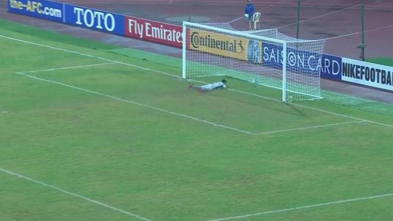 إيقاف حارس مرمى عاما كاملا بسبب أغرب هدف في تاريخ المستديرة! (الفيديو)