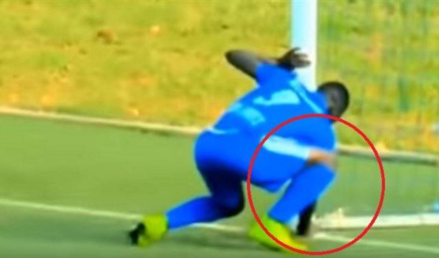 بالفيديو.. مهاجم إفريقي يثير الجدل بتسجيله لهدف "مسحور"