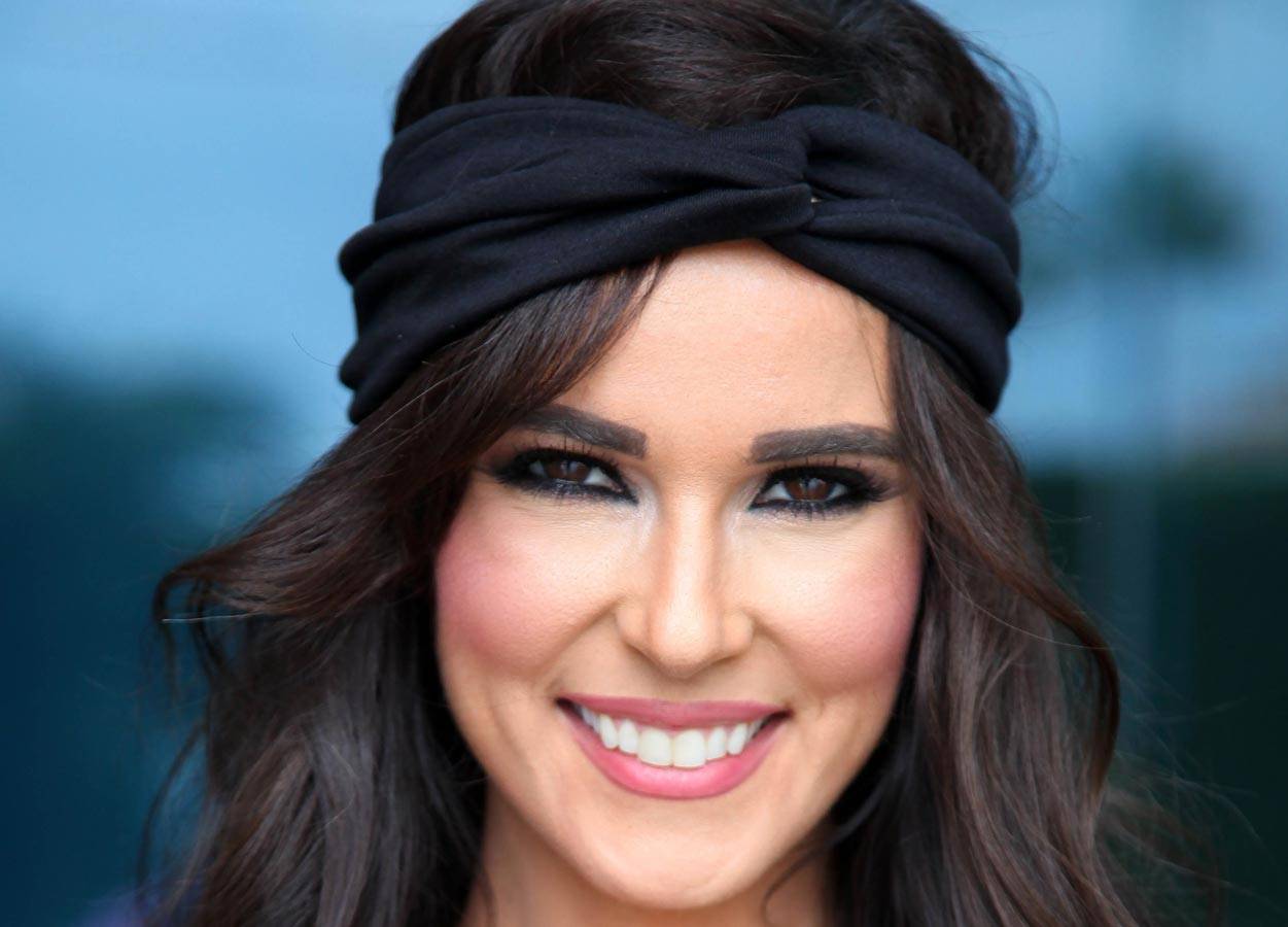 “غزلٌ” بين إعلامية لبنانية ونائب خلال جلسة منح حكومة الحريري الثقة.. إليكم التفاصيل!