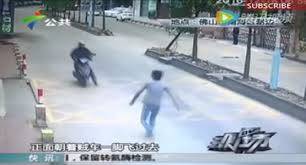 شاهد سائق ينتقم من سارق هاتفه على طريقة أفلام الكونغ فو