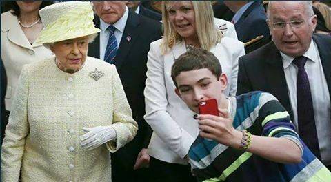 ما قصة هذه الصورة مع الملكة؟