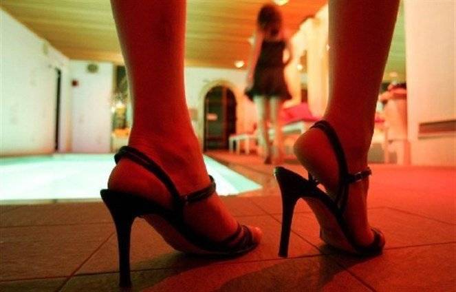 قصة مروعة.. اغتصبها وشغلها بالدعارة وهدفه انتاج الأطفال وبيعهم