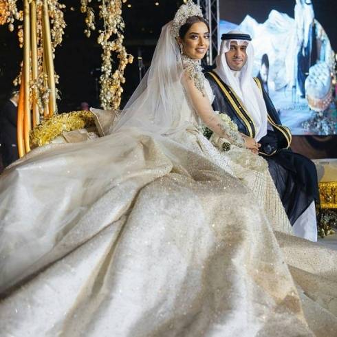 بالصور - لن تصدقوا كم قطعة من الالماس في فستان زفاف بلقيس فتحي!