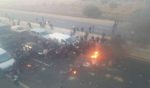 بالفيديو: احتجاجات وأعمال تخريب وسطو بوسط مدينة بجاية الجزائرية