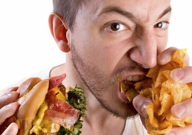 10 طرق لتأكل ما تريد دون أن يزيد وزنك