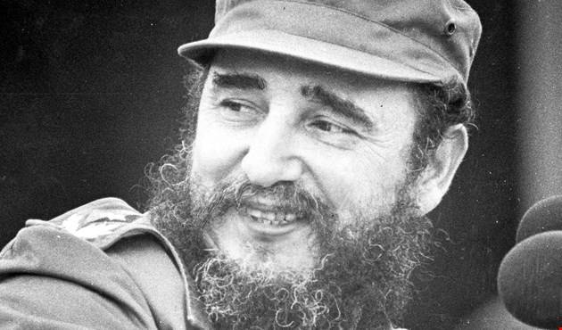 كوبا: الجيش يكرم فيدل كاسترو في عيد الثورة الـ 60