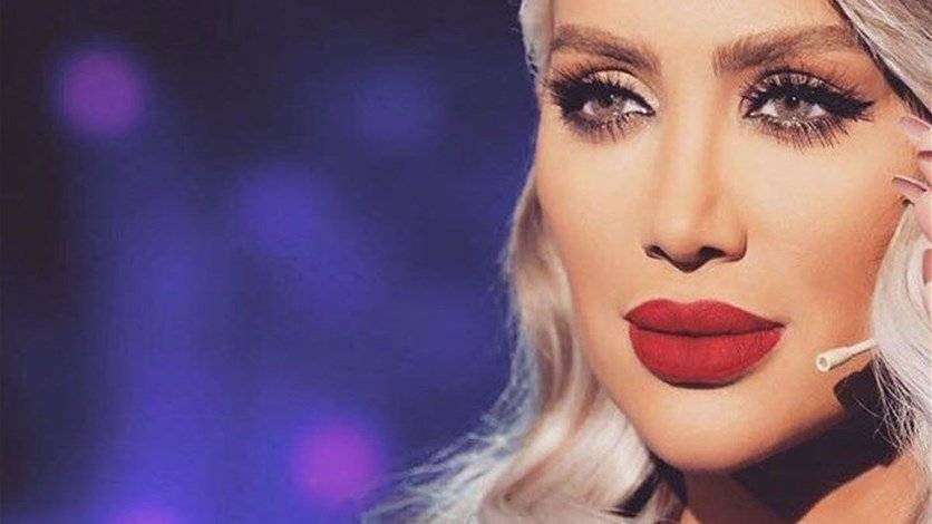 بالفيديو: أول إطلالة لمايا دياب في 2017.. 4 أشخاص حملوا فستانها الملكي!