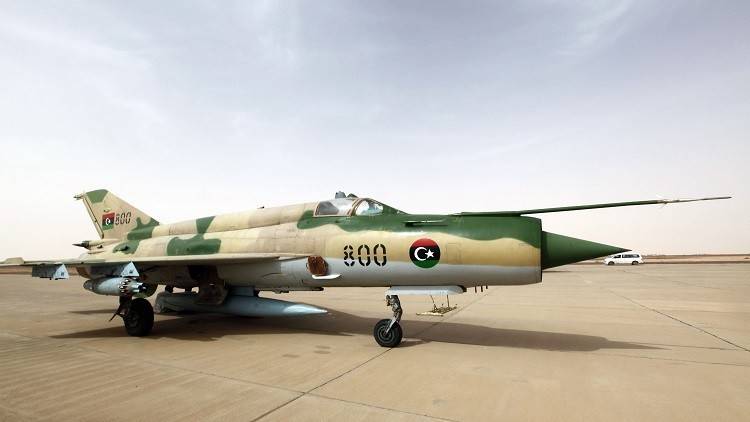 قوات شرق ليبيا تقصف طائرة نقل عسكرية وسط البلاد